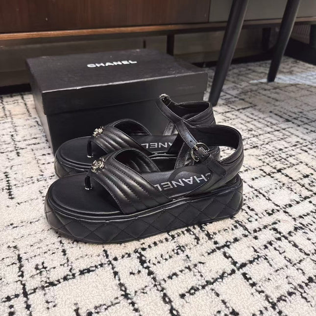 THICK-SOLED THONG SANDAL IN BLACK LAMBSKIN