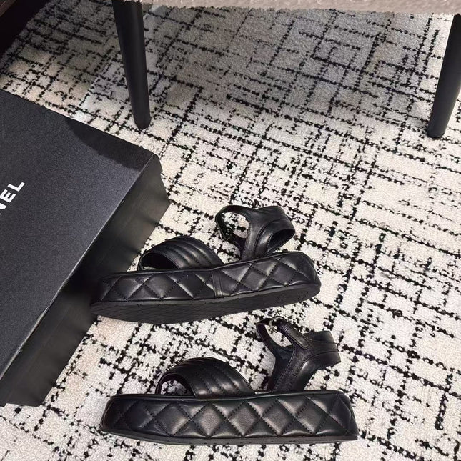 THICK-SOLED THONG SANDAL IN BLACK LAMBSKIN