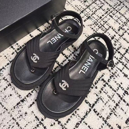 THICK-SOLED THONG SANDAL IN BLACK DENIM