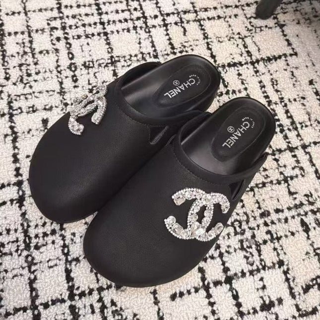 FLAT MULES IN BLACK CALFSKIN