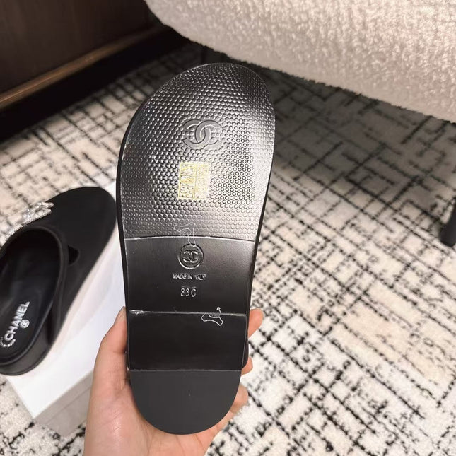 FLAT MULES IN BLACK CALFSKIN