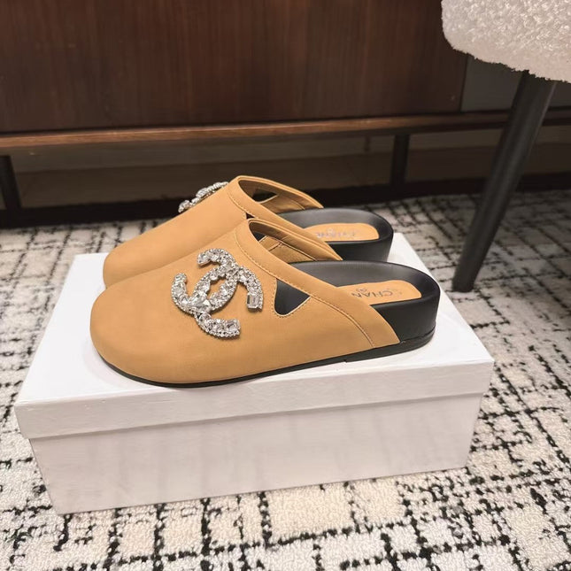 FLAT MULE IN SEPIA BEIGE CALFSKIN