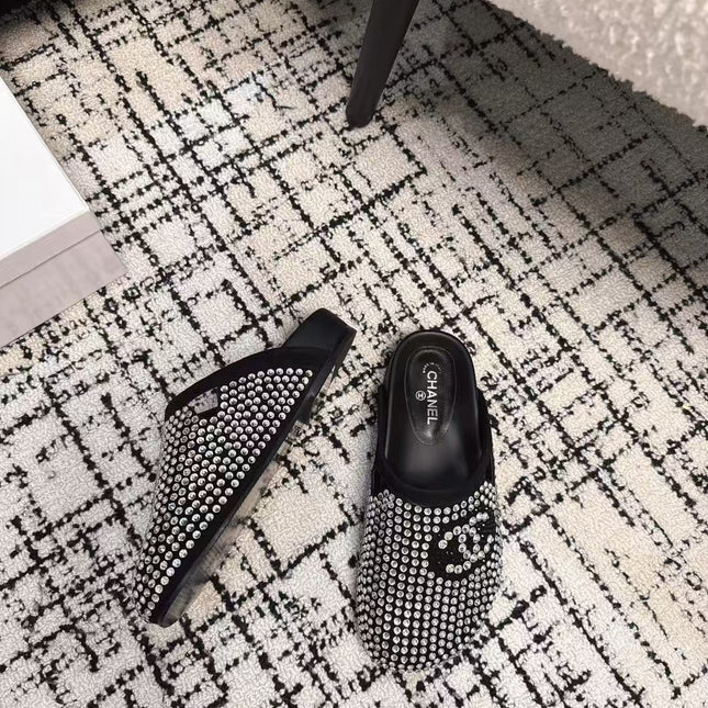 FLAT MULE IN  BLACK SUEDE WITH CRYSTALS