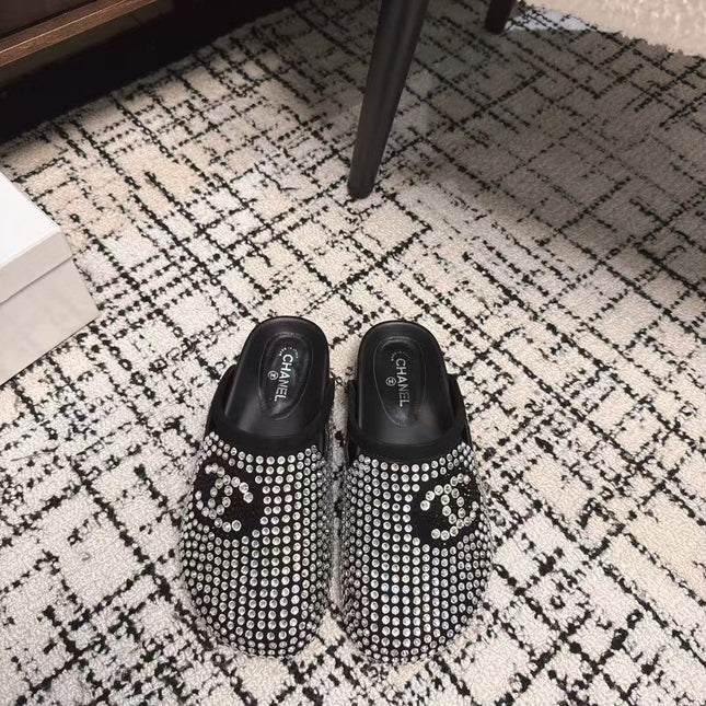 FLAT MULE IN  BLACK SUEDE WITH CRYSTALS