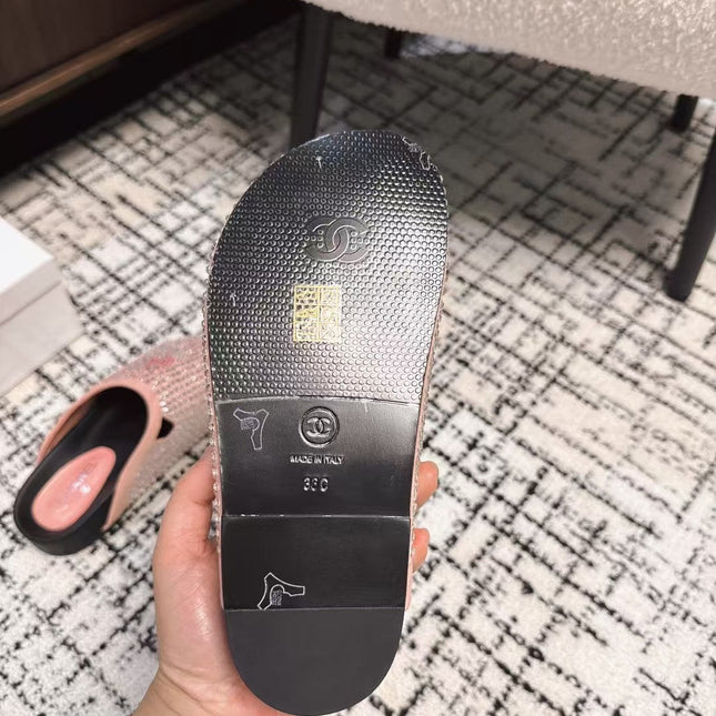 FLAT MULE IN LIGHT PINK SUEDE WITH CRYSTALS