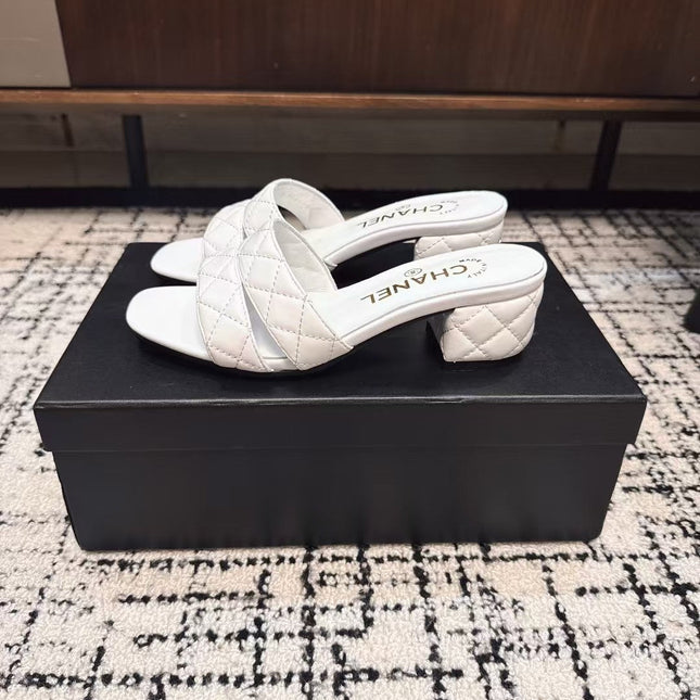 MID HEEL MULES IN WHITE SHEEPSKIN