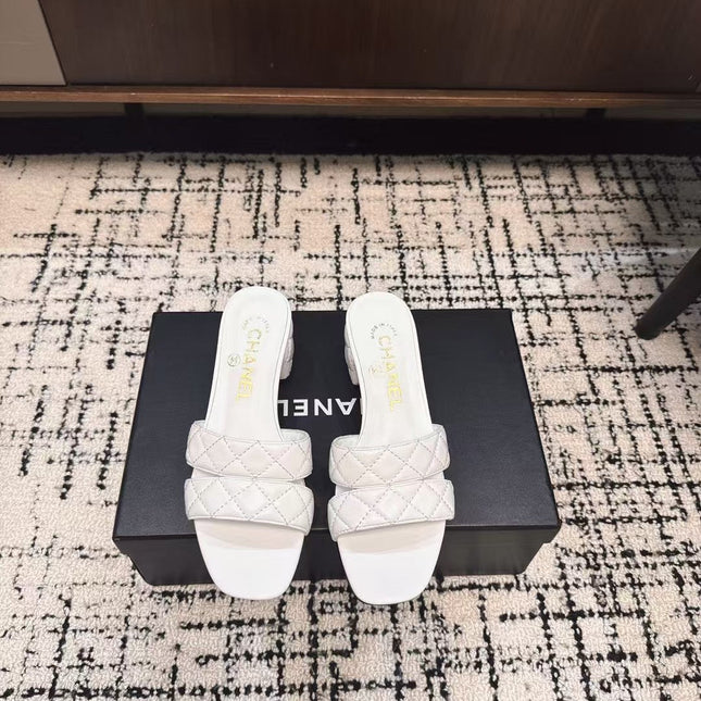 MID HEEL MULES IN WHITE SHEEPSKIN