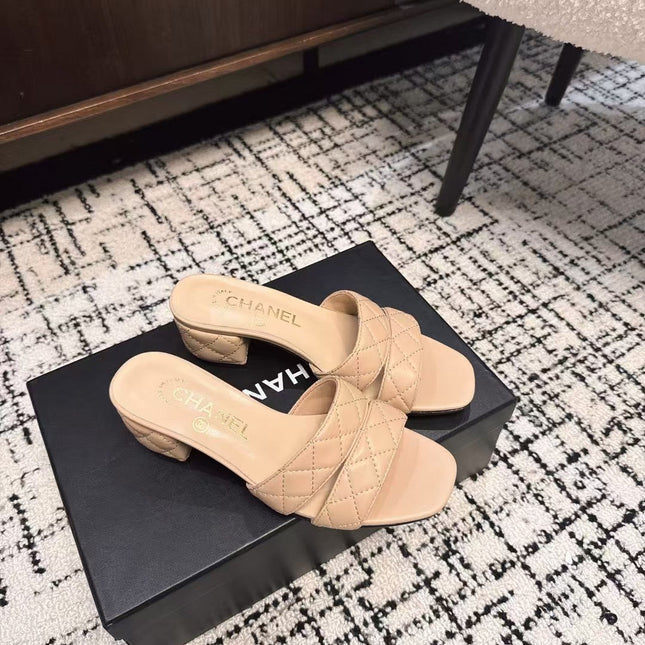 MID HEEL MULES IN MACAROON BEIGE SHEEPSKIN