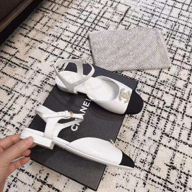 FLAT SLINGBACKS IN WHITE CALFSKIN AND BLACK FABRIC