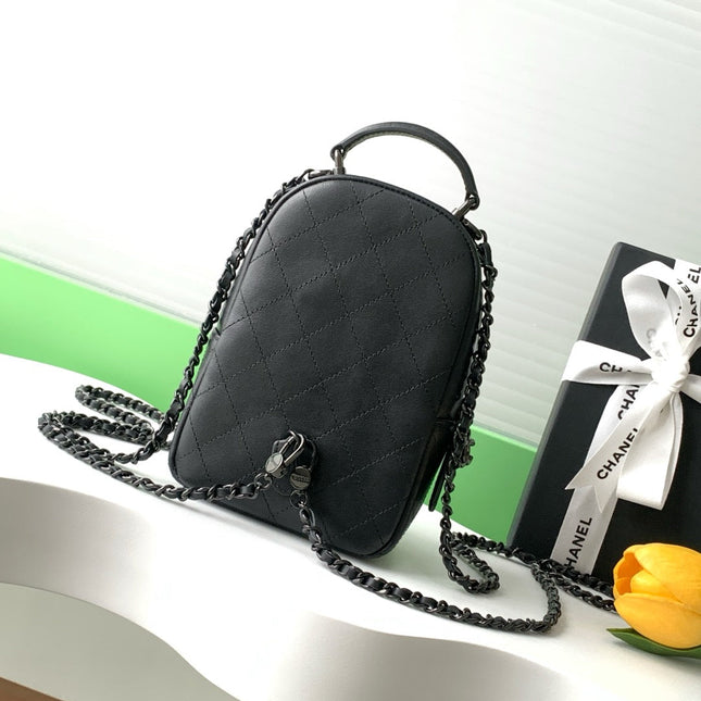 SMALL BACKPACK 25 IN BLACK CALFSKIN BLACK CHAIN