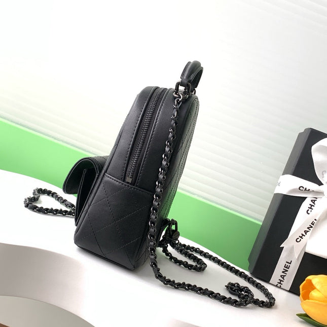 SMALL BACKPACK 25 IN BLACK CALFSKIN BLACK CHAIN