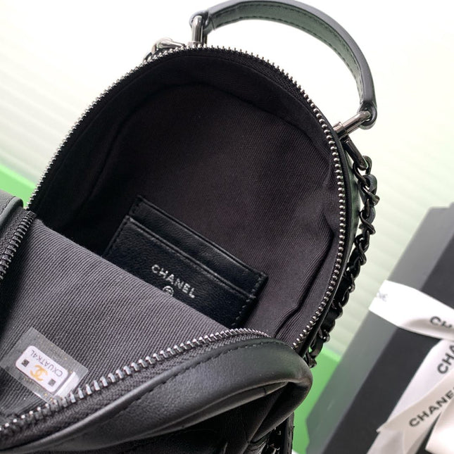 SMALL BACKPACK 25 IN BLACK CALFSKIN BLACK CHAIN