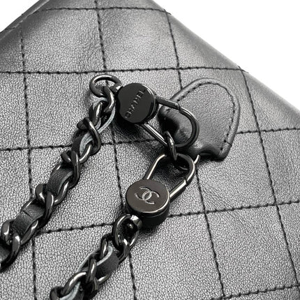 SMALL BACKPACK 25 IN BLACK CALFSKIN BLACK CHAIN