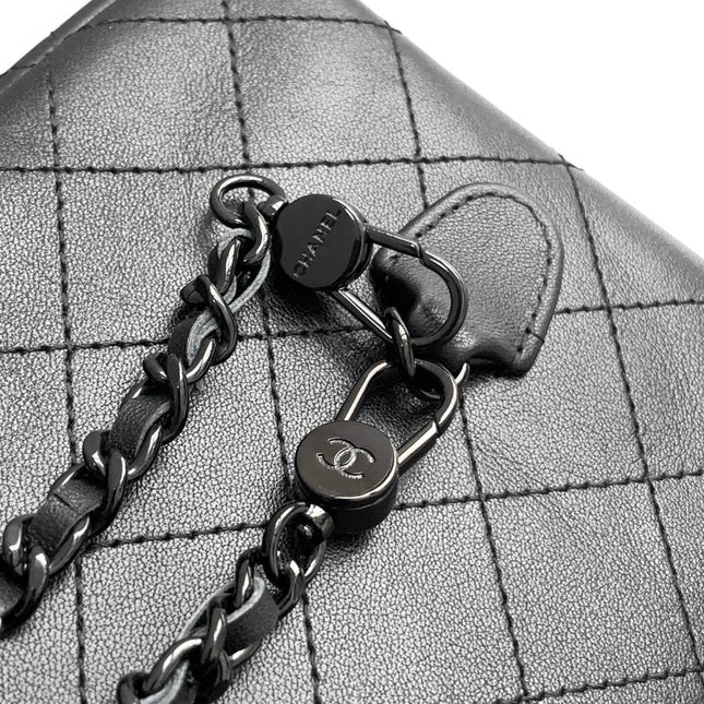 SMALL BACKPACK 25 IN BLACK CALFSKIN BLACK CHAIN