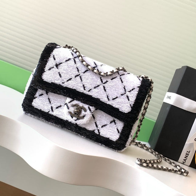 CLASSIC FLAP BAG 21 IN BLACK WHITE SEQUINS RUTHENIUM HARDWARE