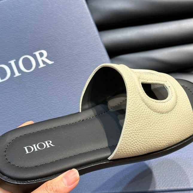 CD D-CLUB SLIDE SLIPPER LIGHT IVORY GRAINED CALFSKIN