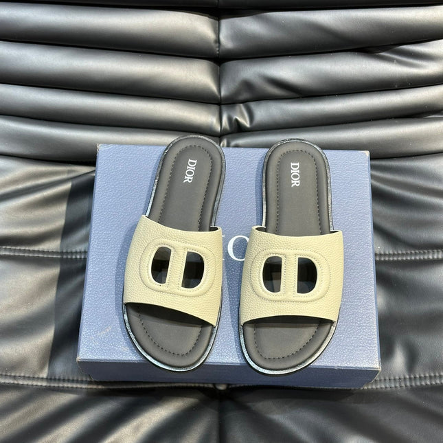 CD D-CLUB SLIDE SLIPPER LIGHT IVORY GRAINED CALFSKIN