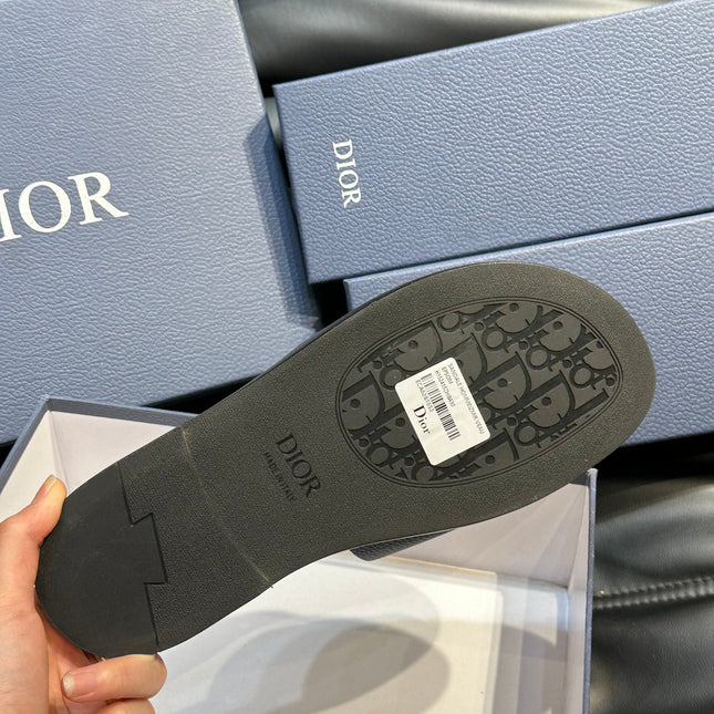 CD D-CLUB SLIDE SLIPPER NAVY GRAINED CALFSKIN