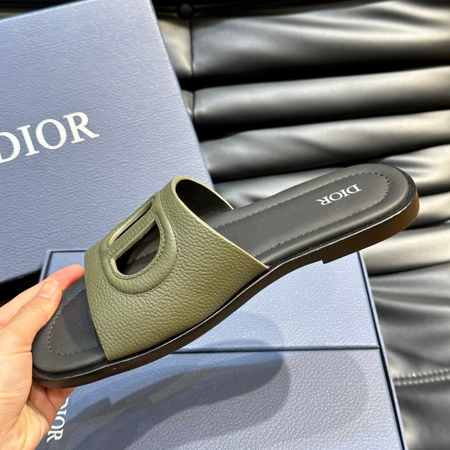 CD D-CLUB SLIDE SLIPPER OLIVE-JUNIPER GRAINED CALFSKIN