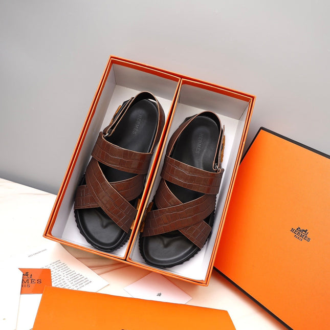 HM ELECTRIC CROCODILE MOTIF SANDAL SYRUP CALFSKIN