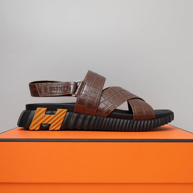 HM ELECTRIC CROCODILE MOTIF SANDAL SYRUP CALFSKIN