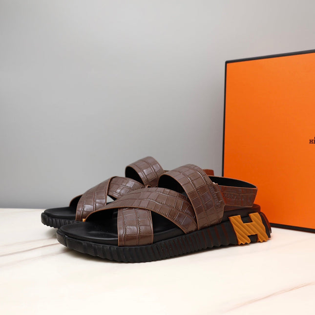 HM ELECTRIC CROCODILE MOTIF SANDAL SYRUP CALFSKIN