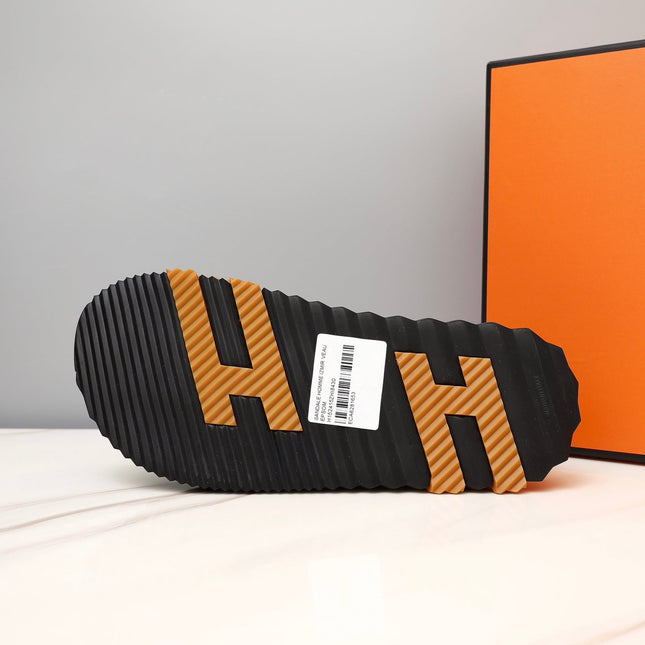 HM ELECTRIC CROCODILE MOTIF SANDAL SYRUP CALFSKIN