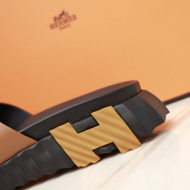 HM INFRA SANDAL BLACK AND SANDSTONE LAMBSKIN
