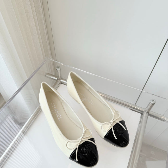 BALLET FLAT IN WHITE MIX BLACK CALFSKIN
