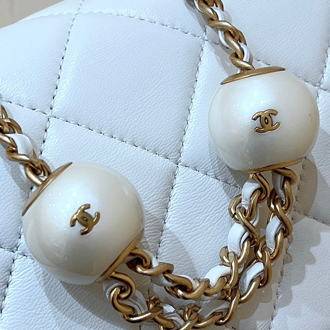 25S CHANEL CROSSBODY HANDBAG 17 IN WHITE LAMBSKIN GOLD HARDWARE