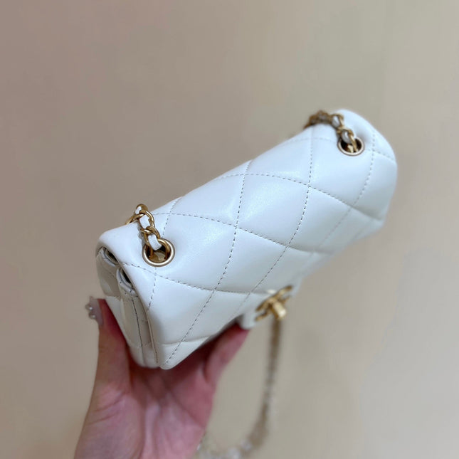 25S CHANEL CROSSBODY HANDBAG 17 IN WHITE LAMBSKIN GOLD HARDWARE