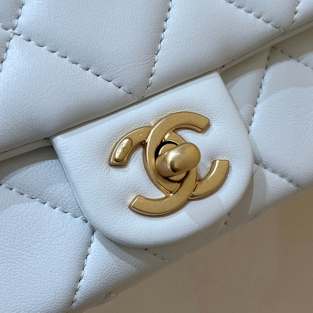 25S CHANEL CROSSBODY HANDBAG 17 IN WHITE LAMBSKIN GOLD HARDWARE