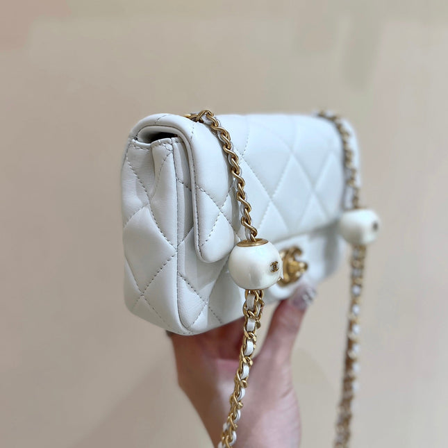 25S CHANEL CROSSBODY HANDBAG 17 IN WHITE LAMBSKIN GOLD HARDWARE