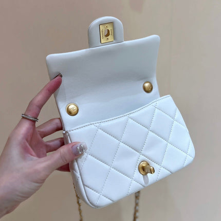 25S CHANEL CROSSBODY HANDBAG 17 IN WHITE LAMBSKIN GOLD HARDWARE