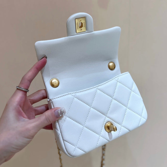25S CHANEL CROSSBODY HANDBAG 17 IN WHITE LAMBSKIN GOLD HARDWARE