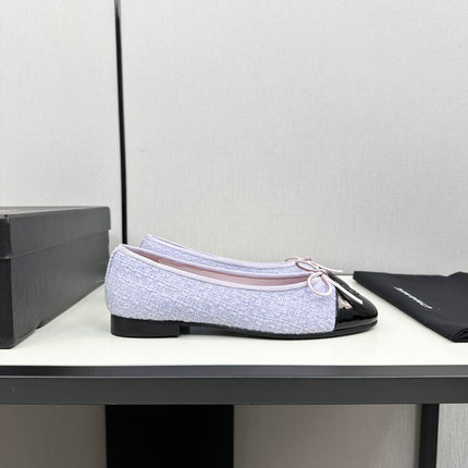 BALLET FLATS IN POWDER BLUE TWEED AND BLACK CALFSKIN