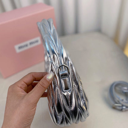 WANDER 22 BAG IN SILVER LAMBSKIN