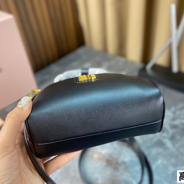 HALF - MOON BAG 18 IN BLACK CALFSKIN