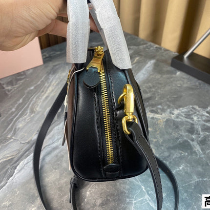 HALF - MOON BAG 18 IN BLACK CALFSKIN