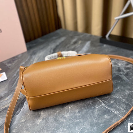 HALF - MOON BAG 23 IN CARAMEL BROWN CALFSKIN