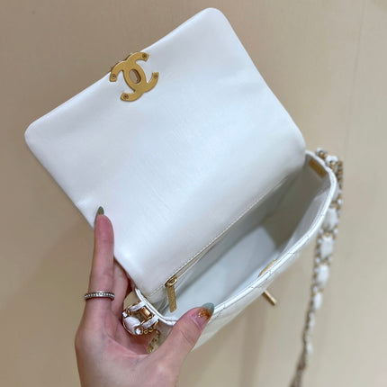 19 FLAP BAG 20 WHITE BODIN CALFSKIN GOLD HARDWARE