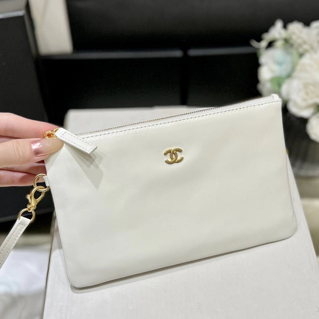 CC 19 HOBO BAG 43CM WHITE GOATSKIN GOLD HARDWARE