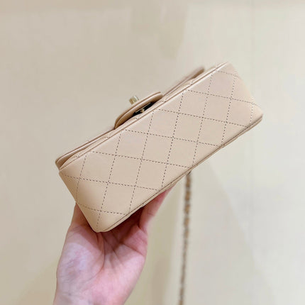 CHANEL 25S FLAP BAG 20 CM IN LIGHT BEIGE LAMBSKIN WITH GOLD HARDWARE