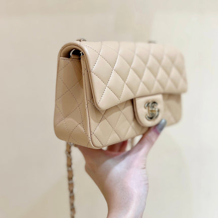 CHANEL 25S FLAP BAG 20 CM IN LIGHT BEIGE LAMBSKIN WITH GOLD HARDWARE