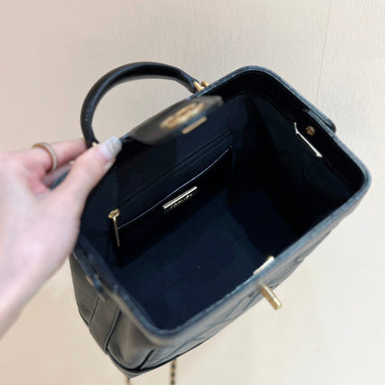 MEDIUM TOP HANDLE BAG 23 IN BLACK OIL-WAX LAMBSKIN GOLD HARDWARE