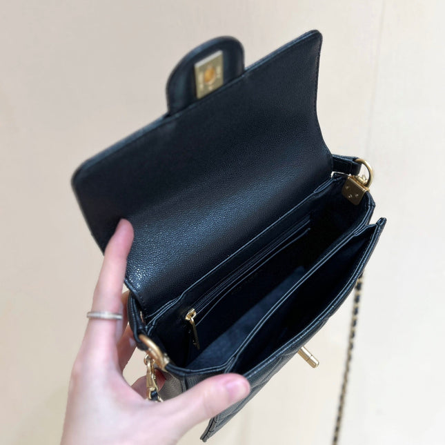 RETRO STYLE FLAP BAG 19 IN BLACK GRAINED CALFSKIN GOLD HARDWARE