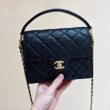 RETRO STYLE FLAP BAG 19 IN BLACK GRAINED CALFSKIN GOLD HARDWARE
