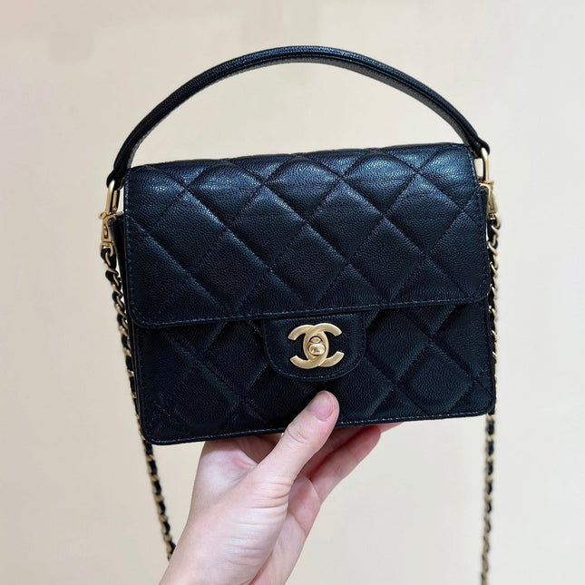 RETRO STYLE FLAP BAG 19 IN BLACK GRAINED CALFSKIN GOLD HARDWARE