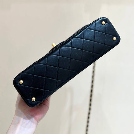 QUILTED FLAP BAG WITH HANDLE 26 IN BLACK LAMBSKIN GOLD PLATED METAL