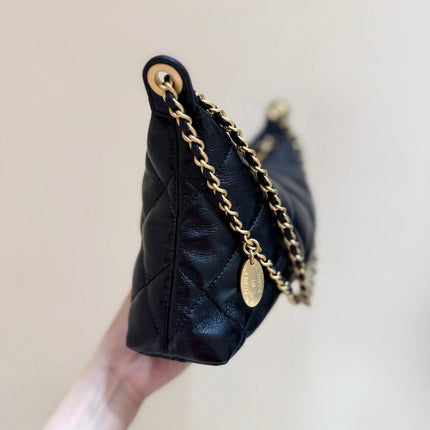 QUILTED HOBO SHOULDER BAG 26 IN BLACK GLOSSY LAMBSKIN